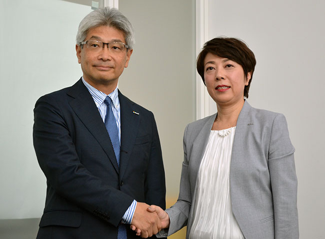 織田浩義・日本マイクロソフト執行役員常務（左）と副島三記子・資生堂執行役員