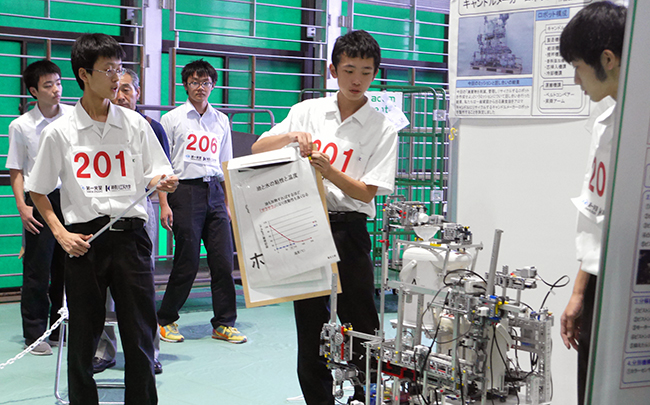 福岡県立香椎工業高等学校の「キャンドルメーカーロボット」