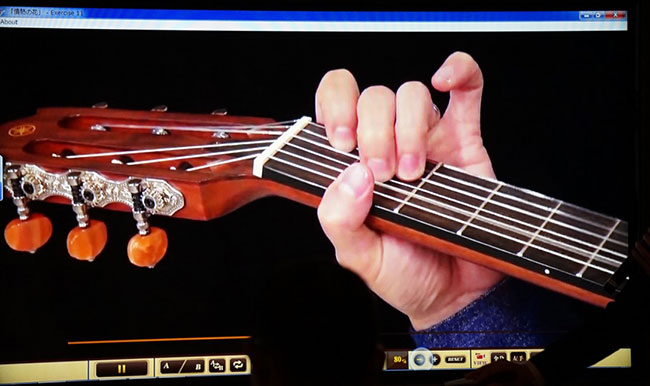 「ギター授業」で手元のアングルを切り替えた画面